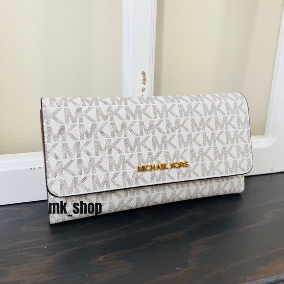 Michael Kors Jet Set Travel Large Trifold Wallet - Picture 2 of 16